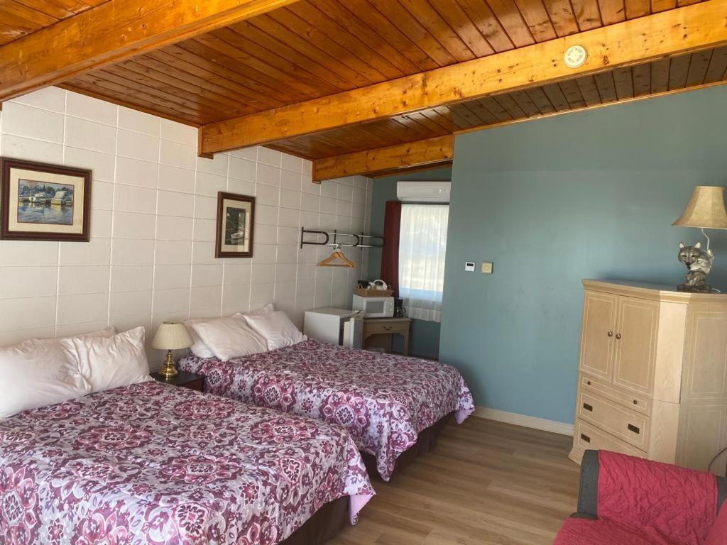 Huron Sands Motel And Restaurant Providence Bay 외부 사진
