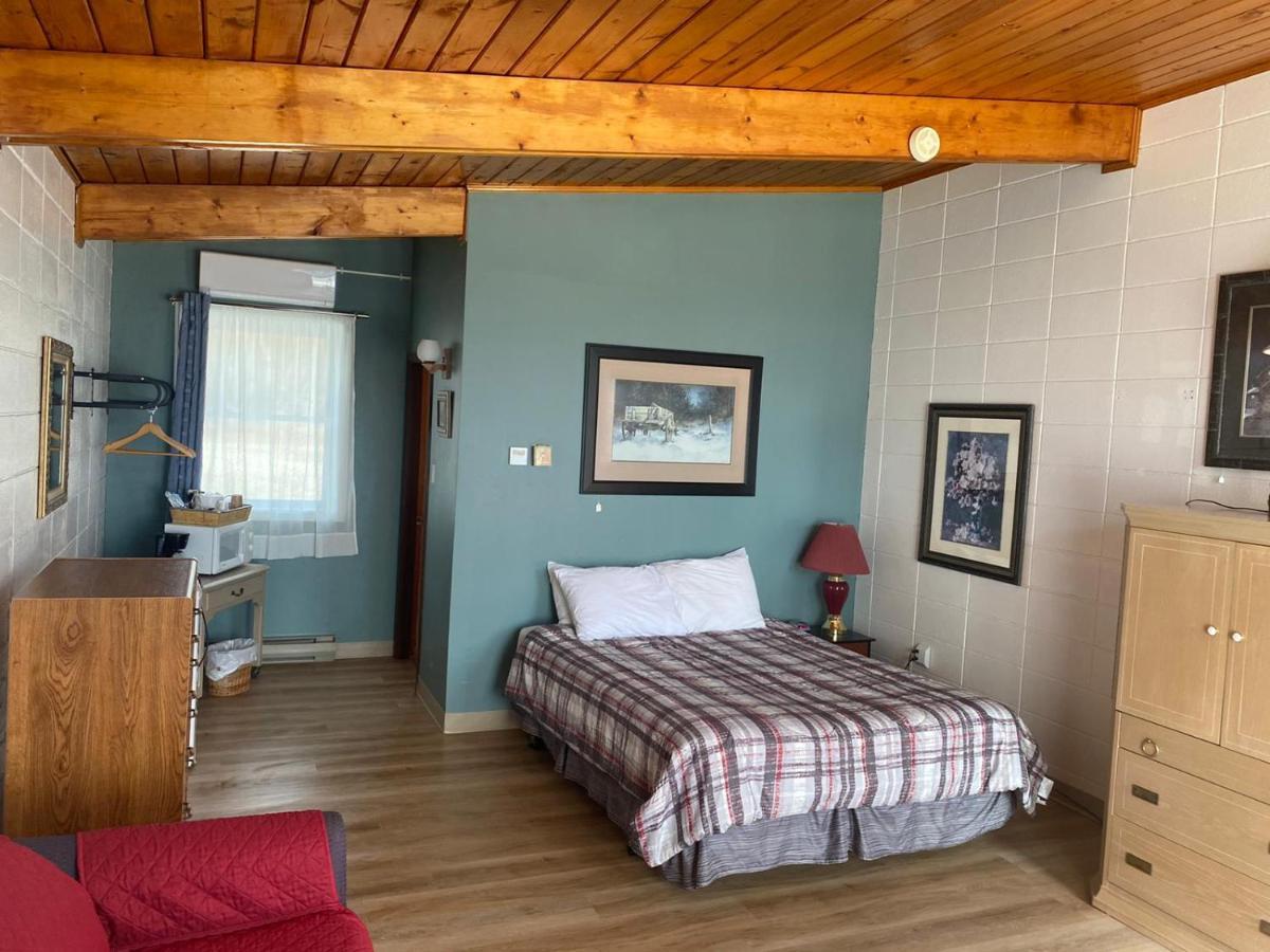 Huron Sands Motel And Restaurant Providence Bay 외부 사진