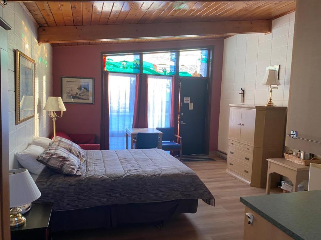 Huron Sands Motel And Restaurant Providence Bay 외부 사진