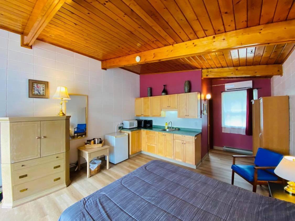 Huron Sands Motel And Restaurant Providence Bay 외부 사진
